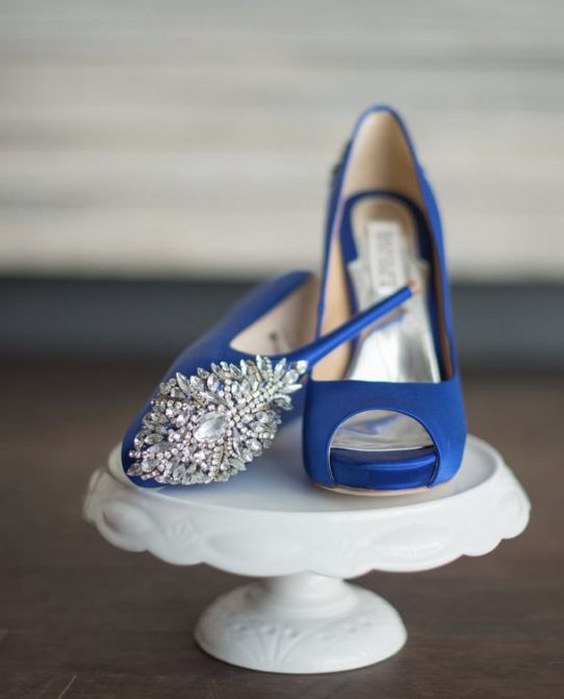 blue wedding shoes idea via Blynda Dacosta Photography