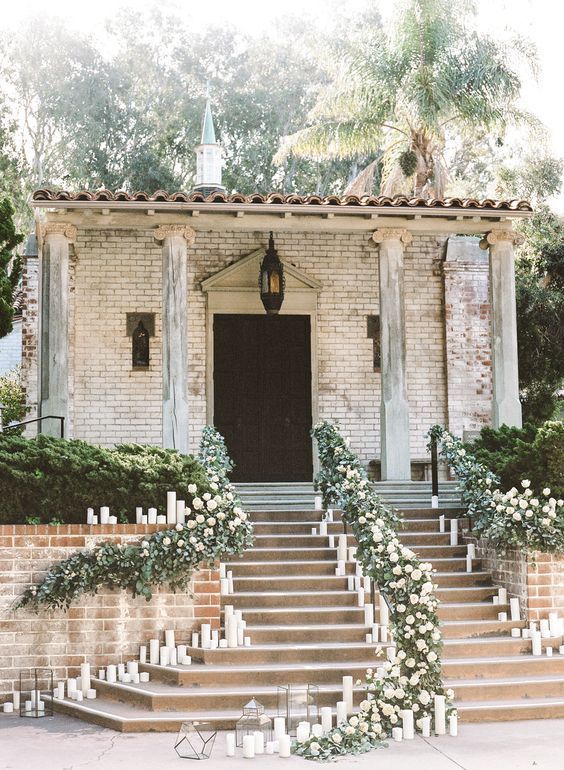 Wedding Staircase Décor Ideas
