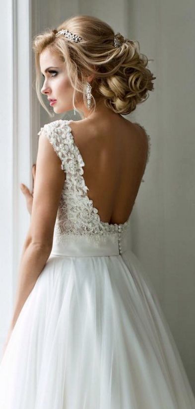 Wedding dress and hairstyle idea; Featured Elstile