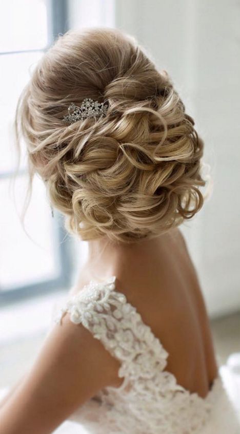 wedding hairstyle idea via Elstile