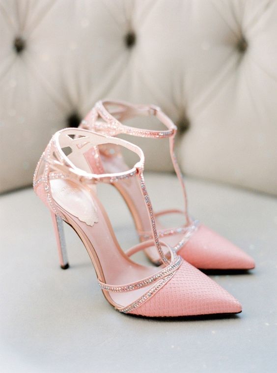 Blush wedding shoes idea via Andr%c3%a9 Teixeira of Brancoprata