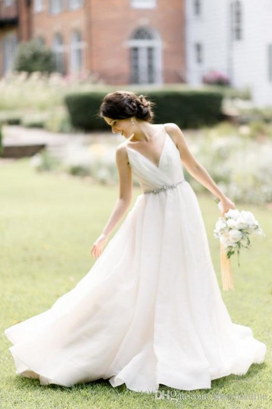 Boho Wedding Dress Ruched Tulle V Neck Garden Bridal Gowns With Rhinestones Sash Spaghetti Straps Dresses