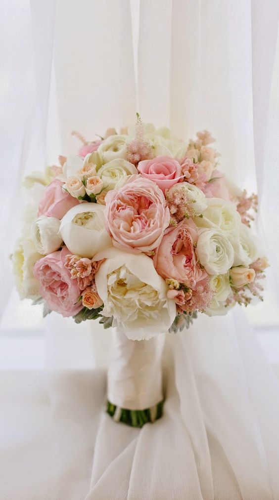 Soft and ethereal wedding bouquet via Mirelle Carmichael Photography