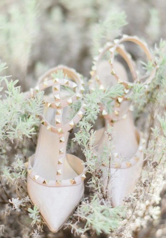 Wedding shoes idea via Honey Honey Photography