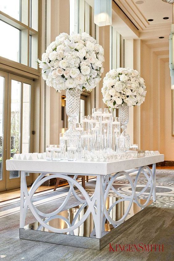 White wedding reception centerpiece idea via KingenSmith
