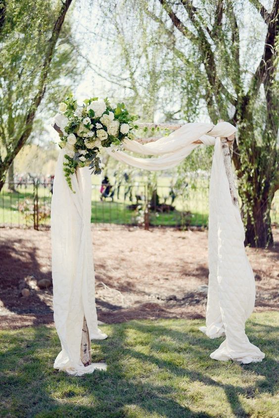 outdoor wedding ceremony via Alea Moore
