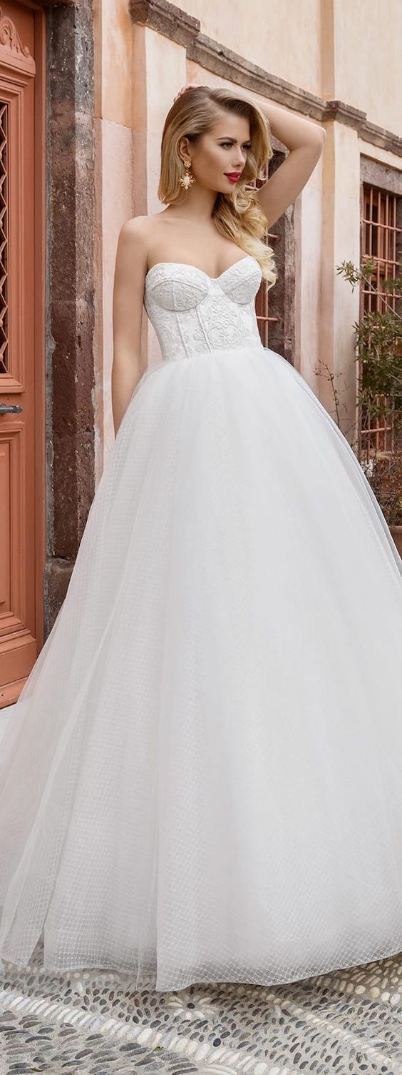 Lanesta Bridal Sweetheart Lace Wedding Dress