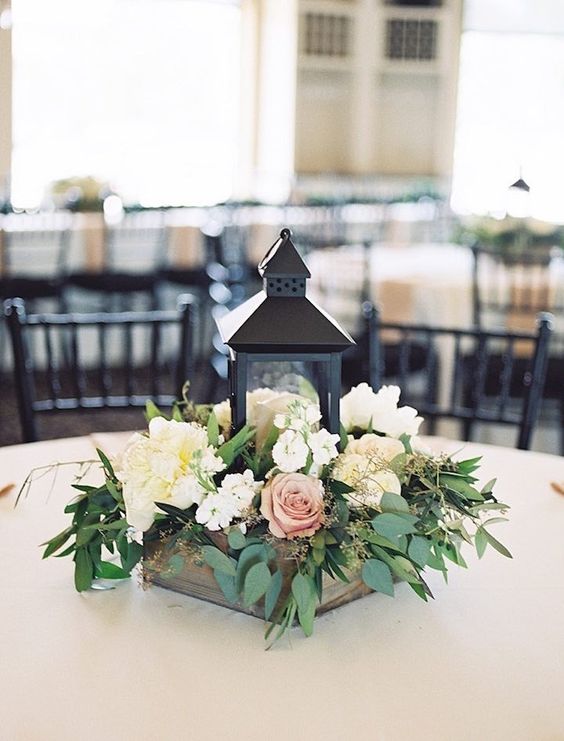 The dusty rose color makes a nice subtle color pop in this beautiful centerpiece idea