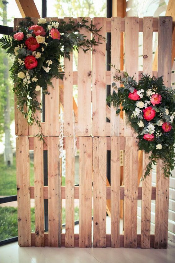 rustic wedding photobooth on pallets