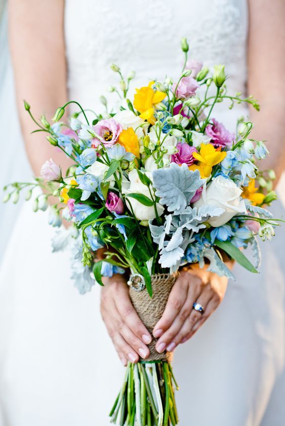 Small wedding bouquets for spring summer weddings 20