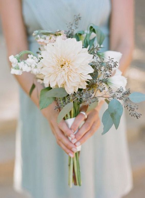 Small wedding bouquets for spring summer weddings 8
