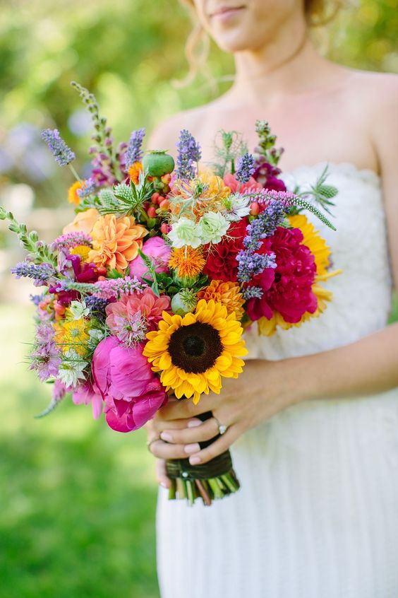 sunmmer wedding bouquet