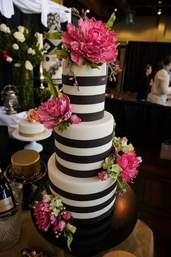 Sassy Stripes black and white wedding cake