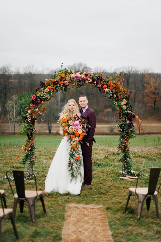 40 Outdoor Fall Wedding Arch and Altar Ideas – Hi Miss Puff