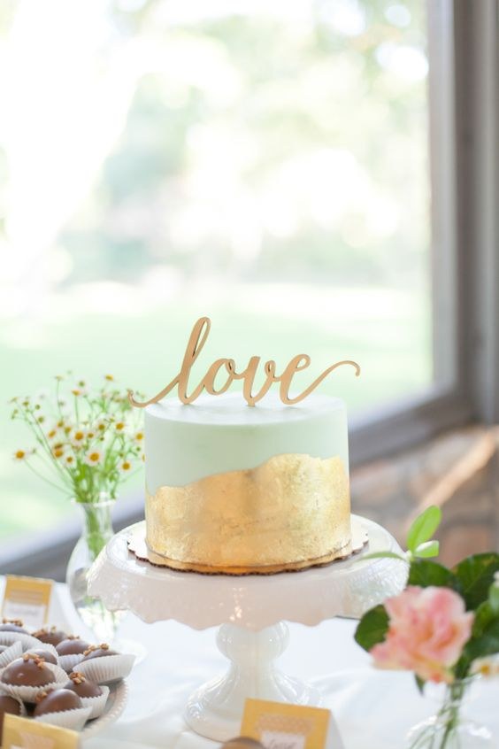 Gold leaf + mint wedding cake