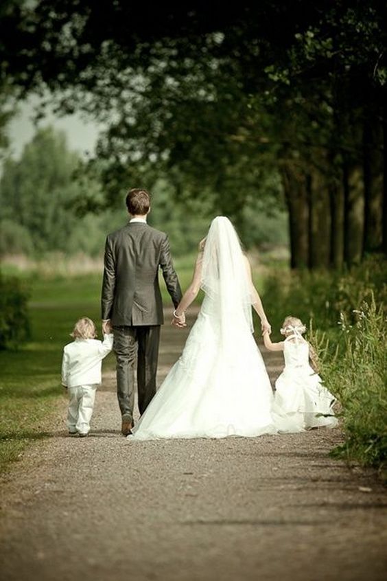 50 Family Wedding Photo Ideas & Poses {Bridal Must Do