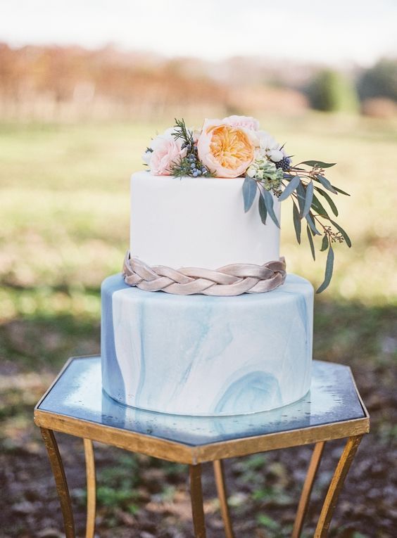 Marbled wedding cakes