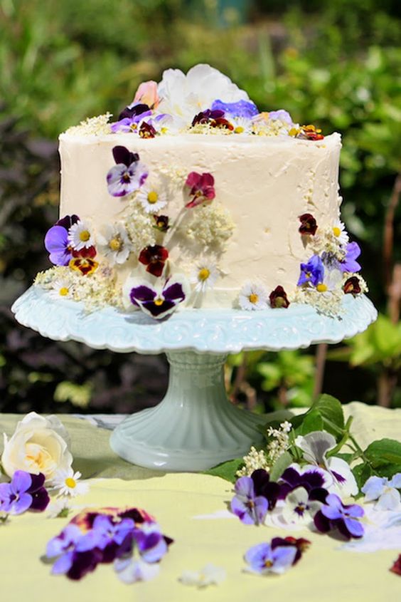 40 Edible Flowers Wedding Ideas for Spring / Summer Weddings – Page 7