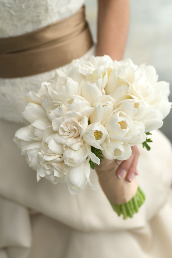 cream and white wedding bouquet