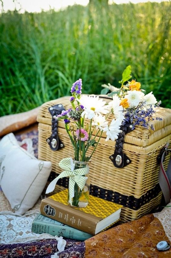 50 Romantic Outdoor Picnic Wedding Ideas – Page 5 – Hi Miss Puff