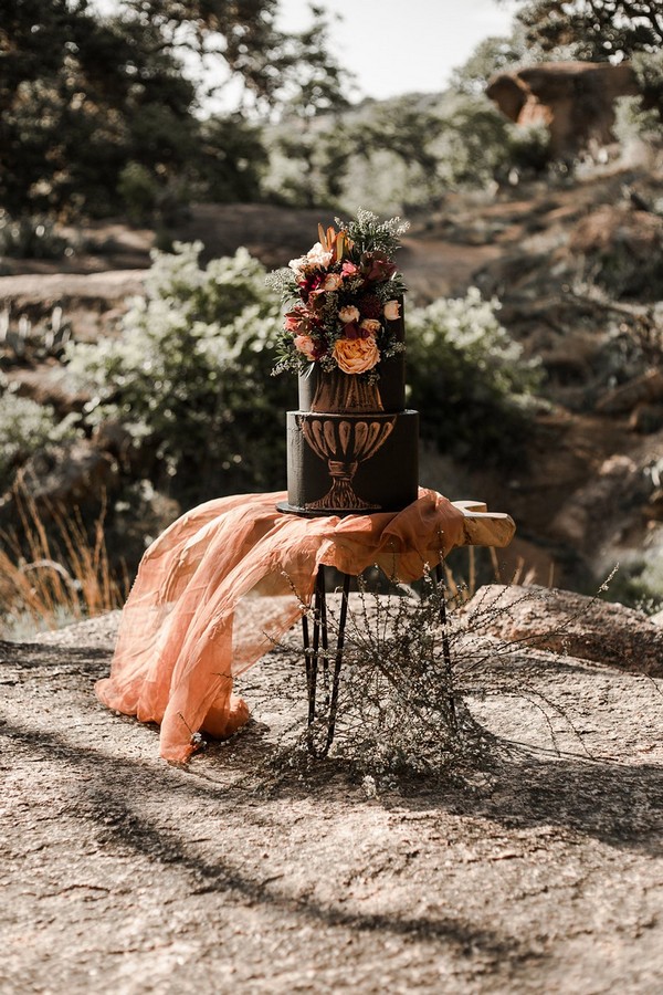 fall desert elopement wedding cake photo ideas