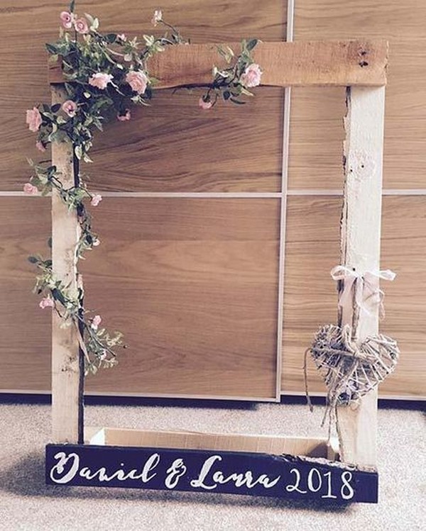 country rustic wooden wedding photo booth ideas