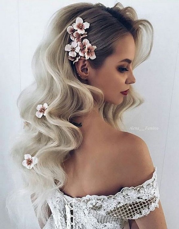 fall wedding hairstyle with flowers