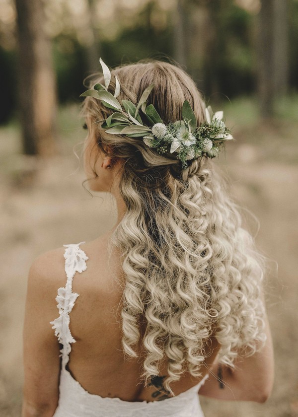 20 Fall Wedding Hairstyles with Flowers – Hi Miss Puff