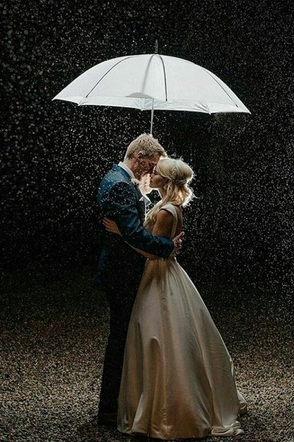 night wedding photos under the rain bride and groom with an umbrella nick photography