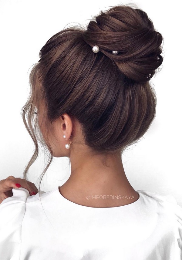 How To: Low Bun Hairstyle