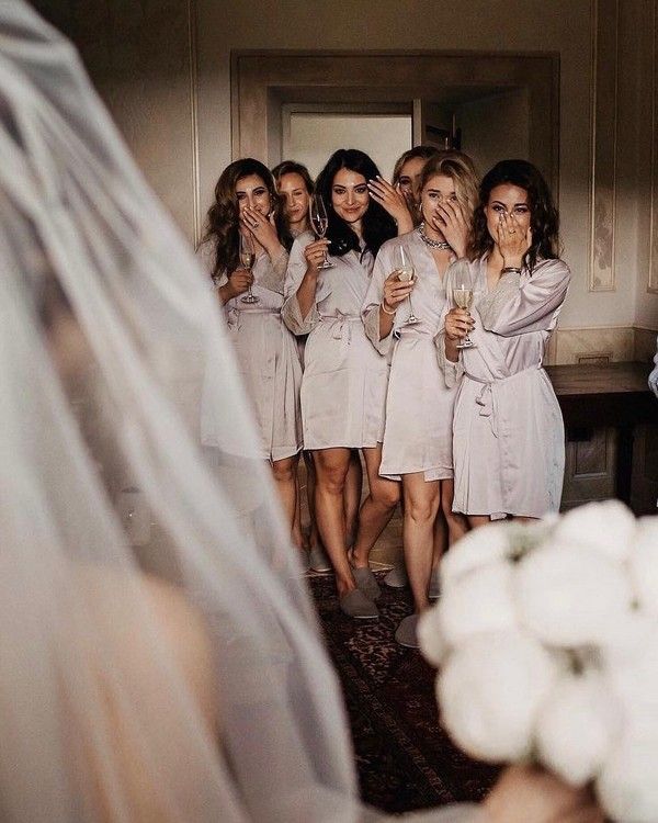 20 Must-Have Wedding Photos With Your Bridesmaids - Hi ...