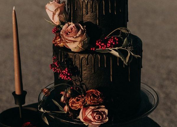 black dripped wedding cake with roses