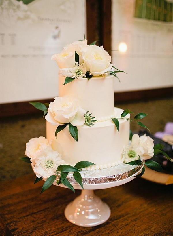 budget friendly elegant simple wedding cakes 23