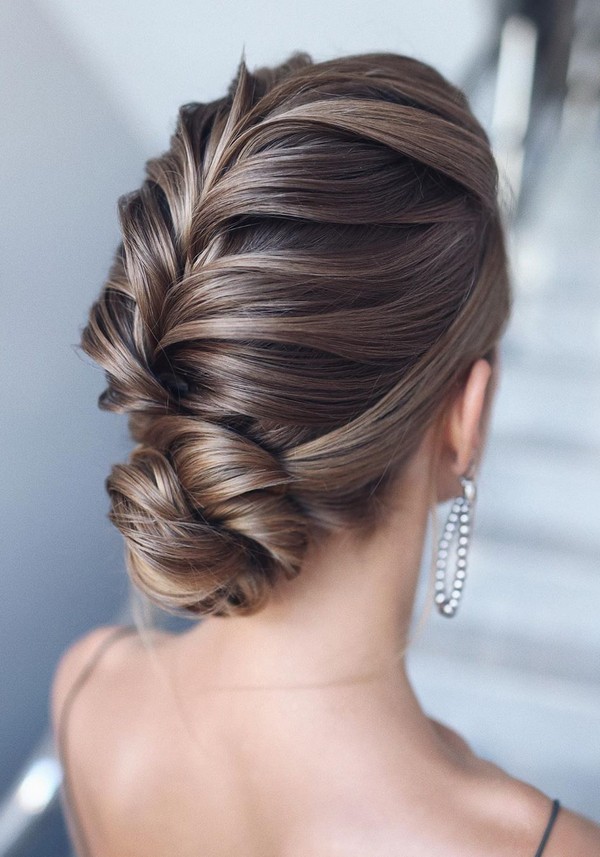20 Trendy Low Bun Wedding Updos and Hairstyles 2023 20 Trendy Low Bun Wedding Updos and Hairstyles 2023