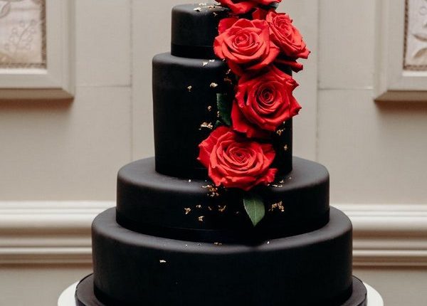 simple red roses black wedding cake