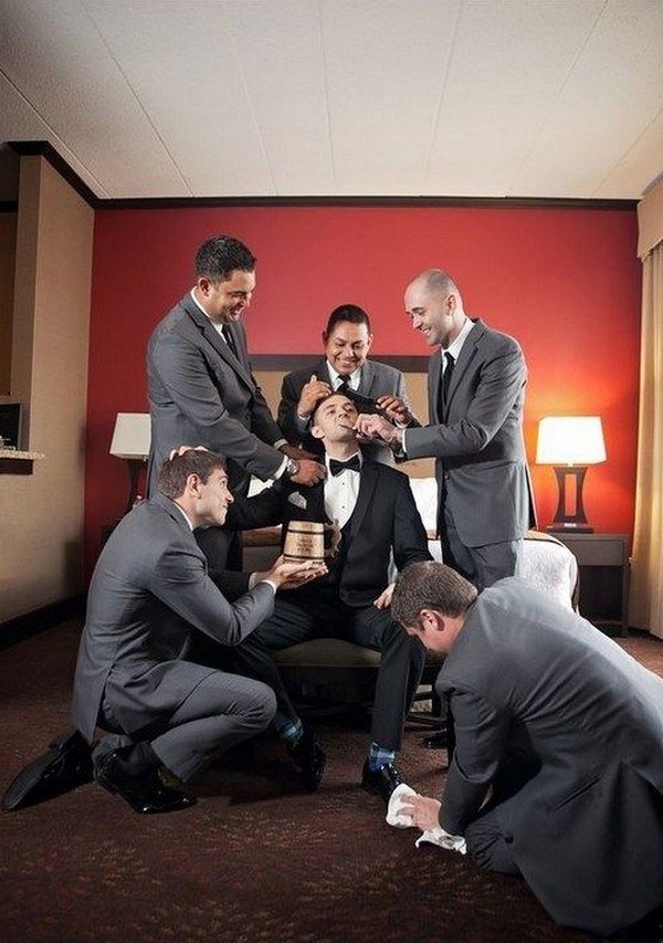 fun groomsmen wedding photo ideas