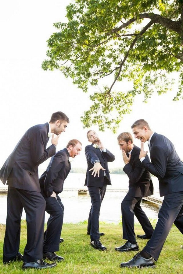 funny show off the ring groomsmen wedding photo ideas