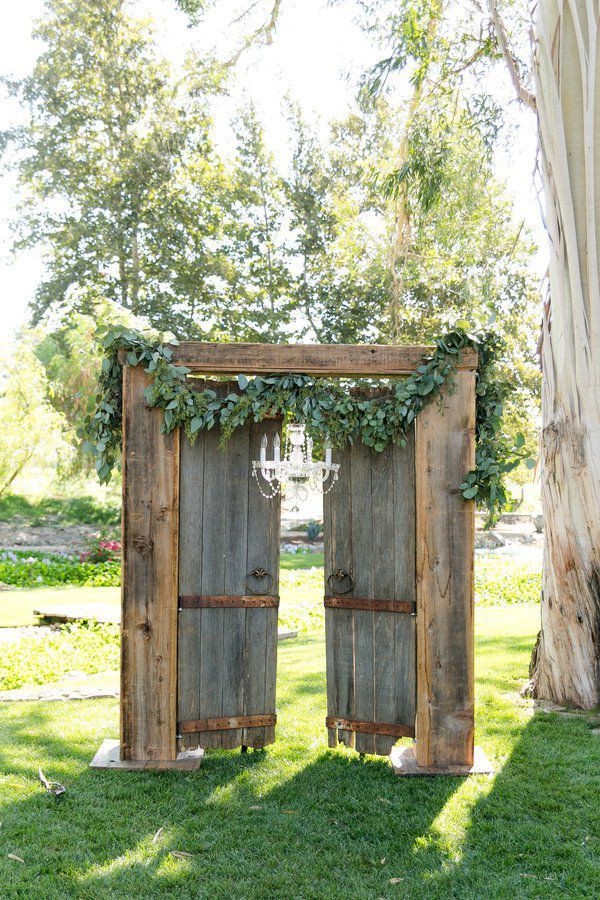rustic wood old door wedding backdrop and ceremony entrance ideas 10