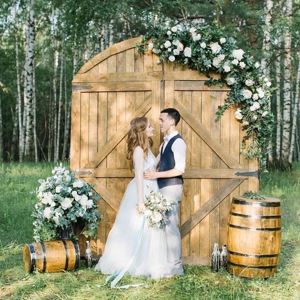 rustic wood old door wedding backdrop and ceremony entrance ideas 9