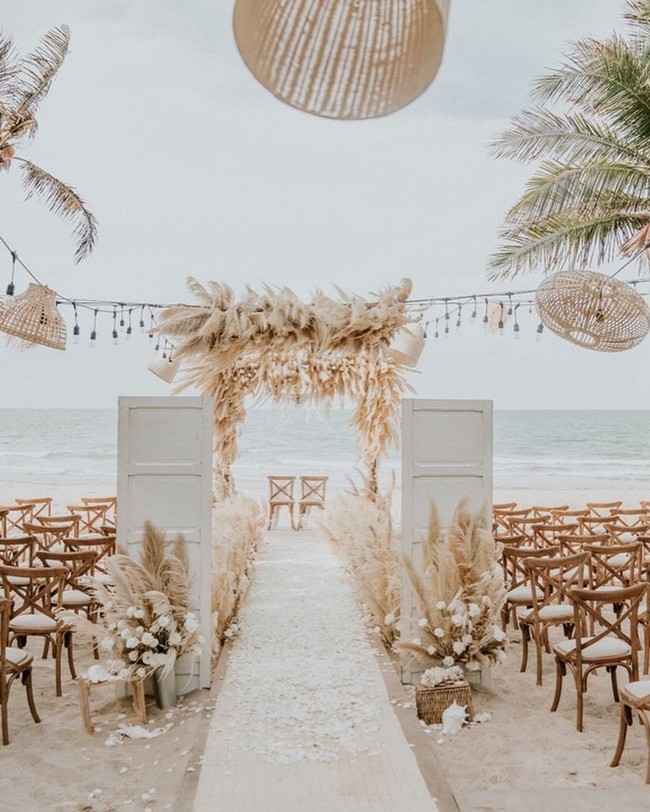 Pampas Grass Wedding Ideas #bohoweddings #weddingideas #bohemian