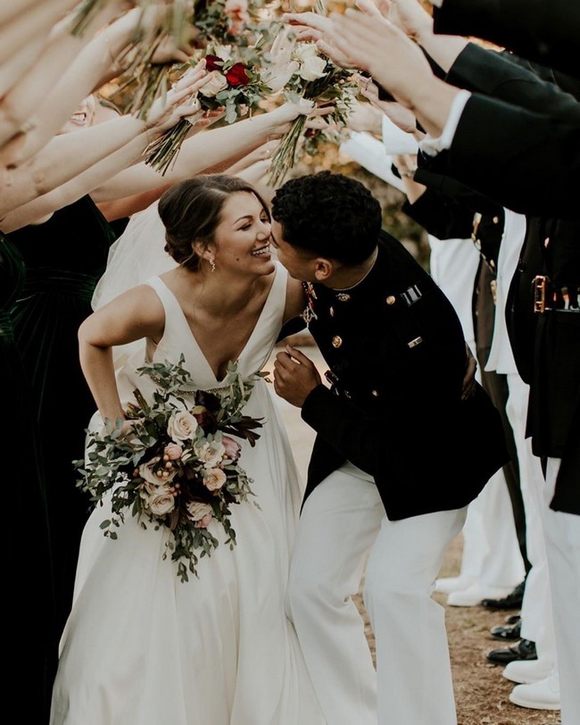 Wedding photos with bridesmaid and groomsmen #wedding #photo #weddingphotos #weddingideas