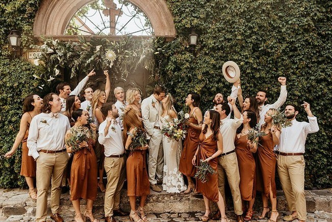 Wedding photos with bridesmaid and groomsmen #wedding #photo #weddingphotos #weddingideas