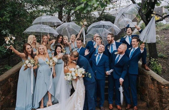 Wedding photos with bridesmaid and groomsmen #wedding #photo #weddingphotos #weddingideas