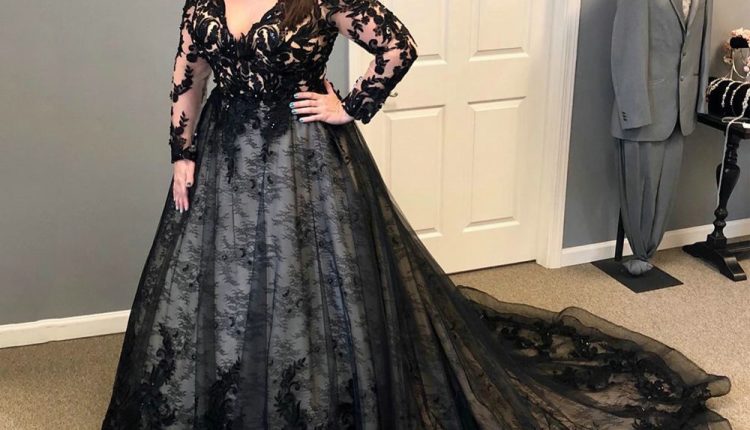 Plus Size Black Wedding Dress Long Sleeves A-Line Lace