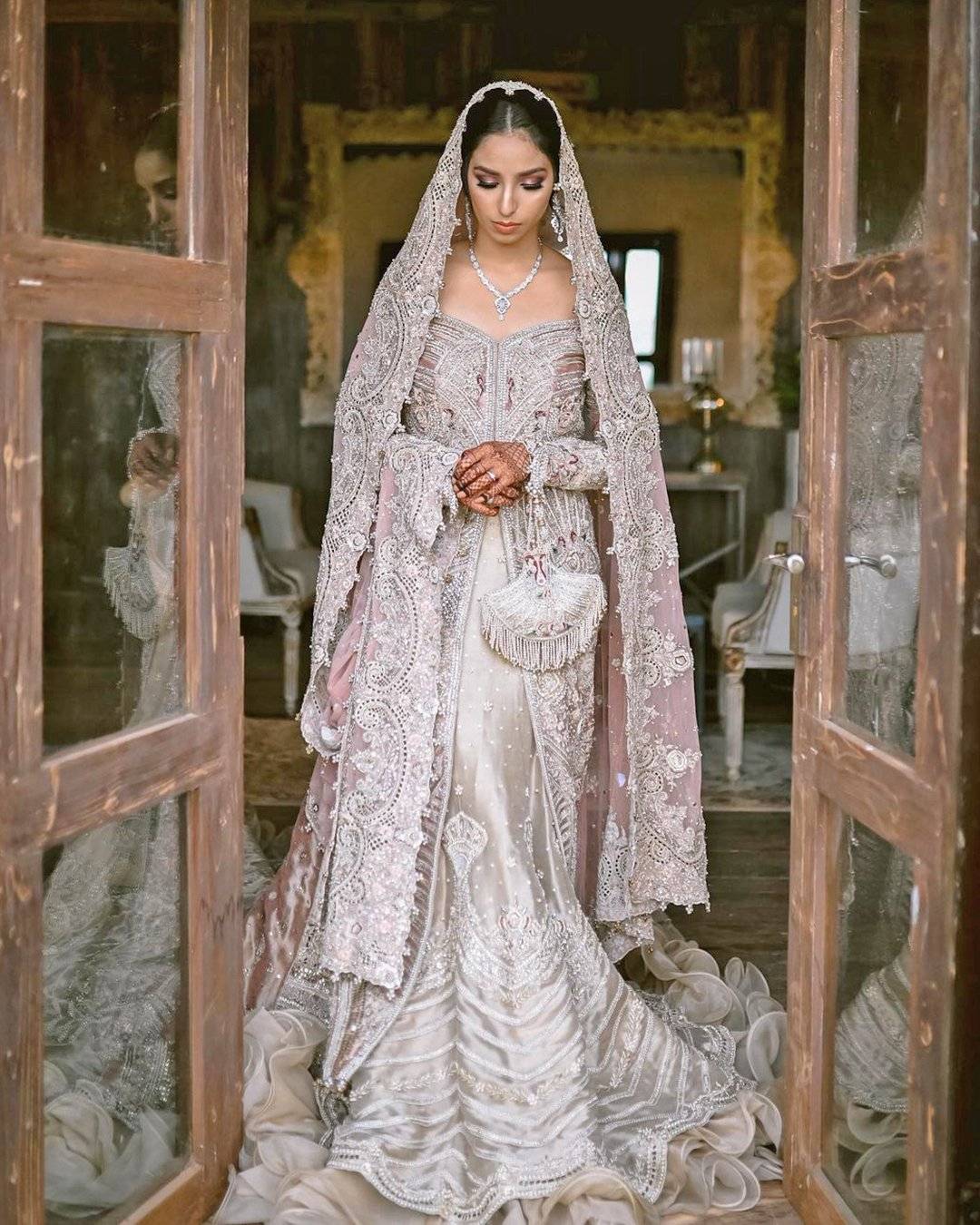 Trending Outfits That Are Perfect For Indian Weddings | Libas