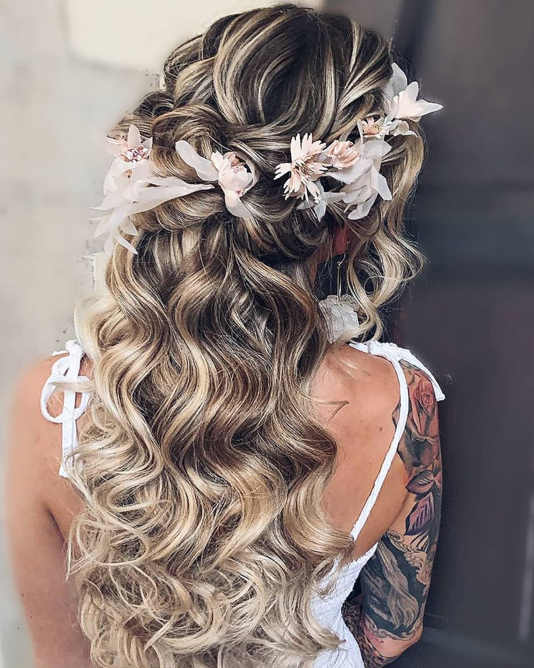 50+ Wedding Guest Hairstyles from Easy to Trendy